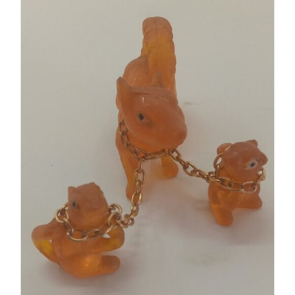 Vintage 1970s Orange Lucite Squirrel Figurine with Babies Chain Retro Decor - Picture 1 of 4